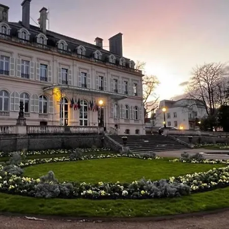 Avenue De Champagne 1 * Epernay