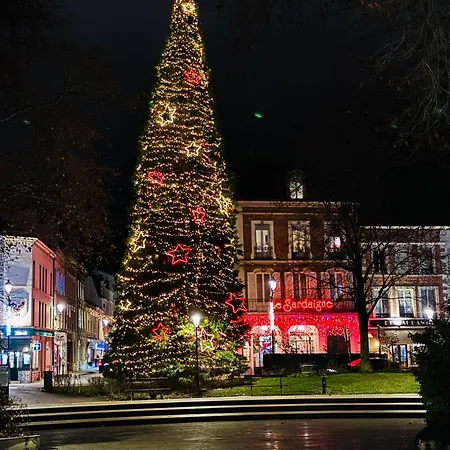 Avenue De Champagne 1 *